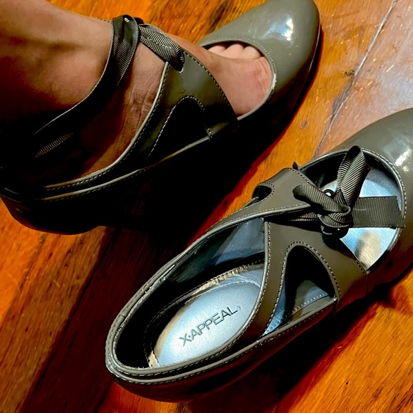 XAPPEAL gray/ brown color with lighting, with laces size 7. - Picture 6 of 8